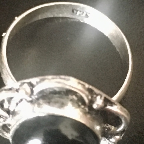 Black Stone and Silver Ring, Size 7 1/2 - Picture 9 of 10